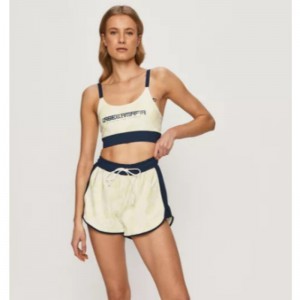 Kulatý výstřih elastický sportovní oblek